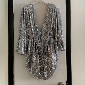 NWT Ellaé Lisque Silver Sequin Mini Dress Deep V | Size Medium